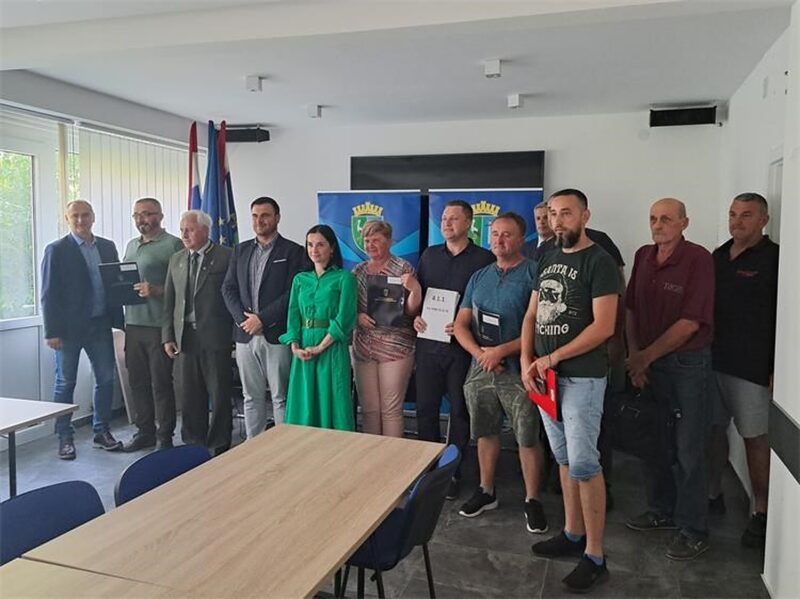 U Sisku dodijeljeni novi ugovori o potpori za trajne nasade i skladišta za žitarice